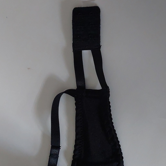 2 Gently worn padded BRAS SIZE 34B - Picture 10 of 13